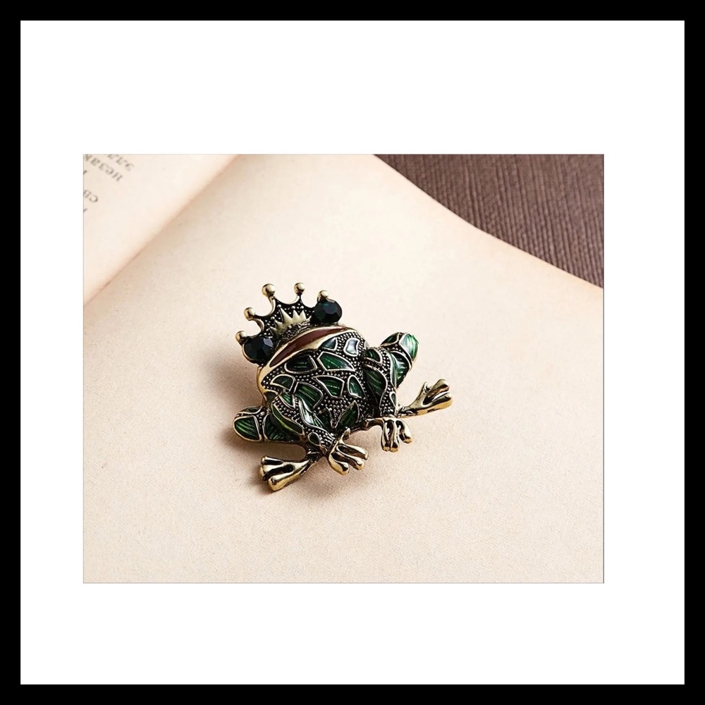 Frog King Brooch - Picture 4 of 6
